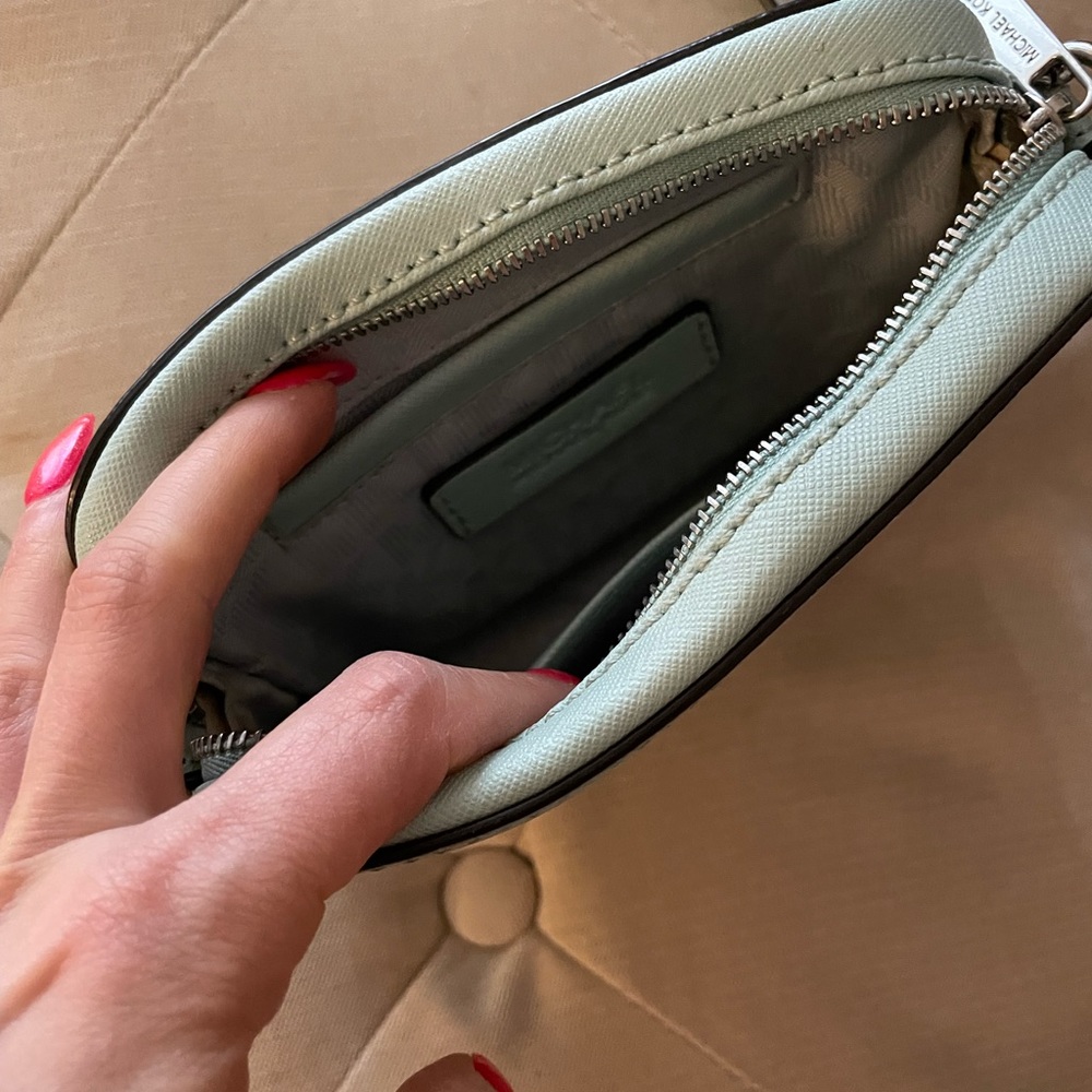 Michael Kors Crossbody Wallet on Chain Purse - Petite Friendly! MK so cute! - Picture 6 of 8